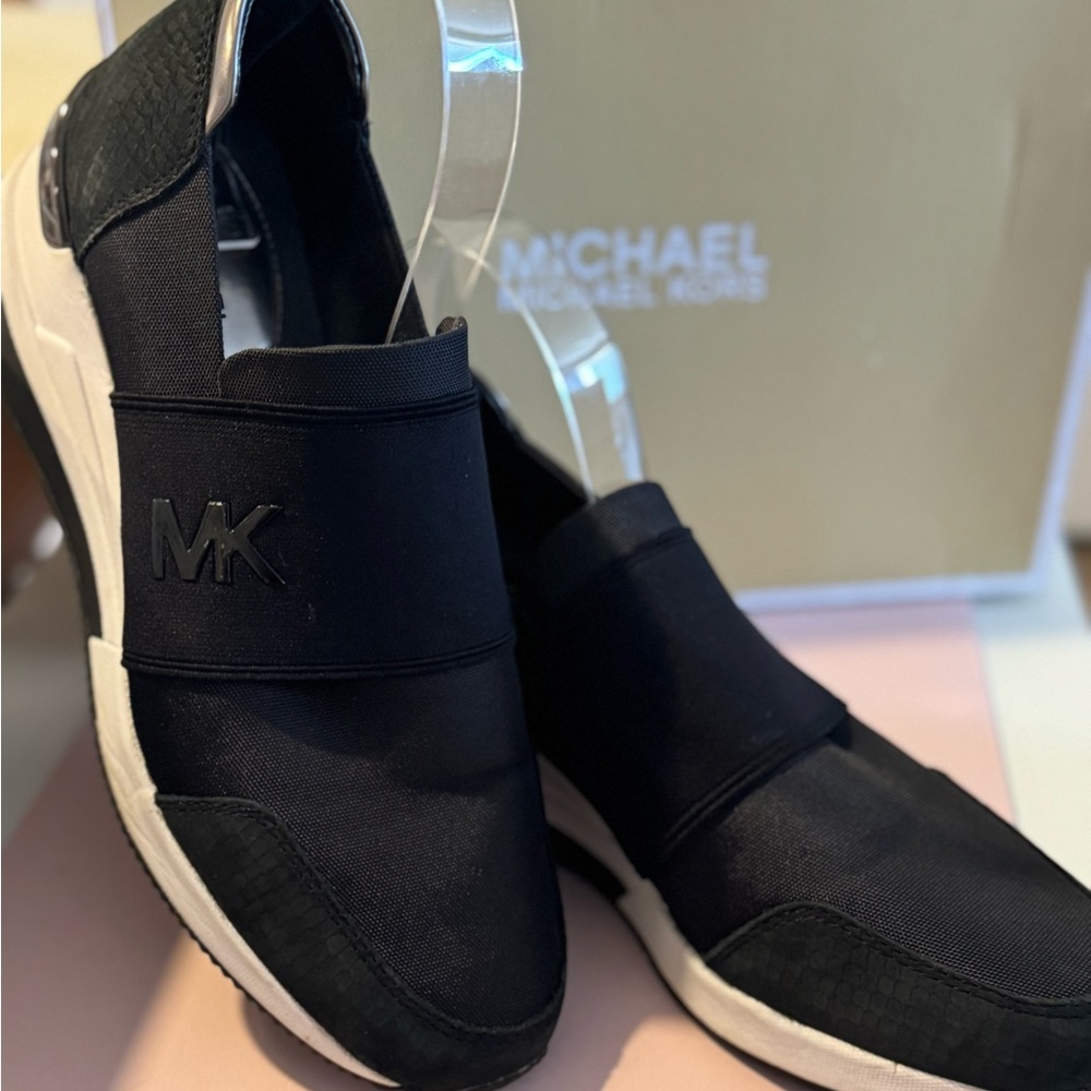 MICHAEL KORS SNEAKERS - Picture 2 of 4